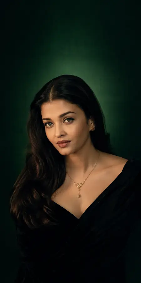 Aishwarya Rai Wearing Elegant Gold Necklace Jewelry 4K wallpaper for desktop and mobile - Pixbee