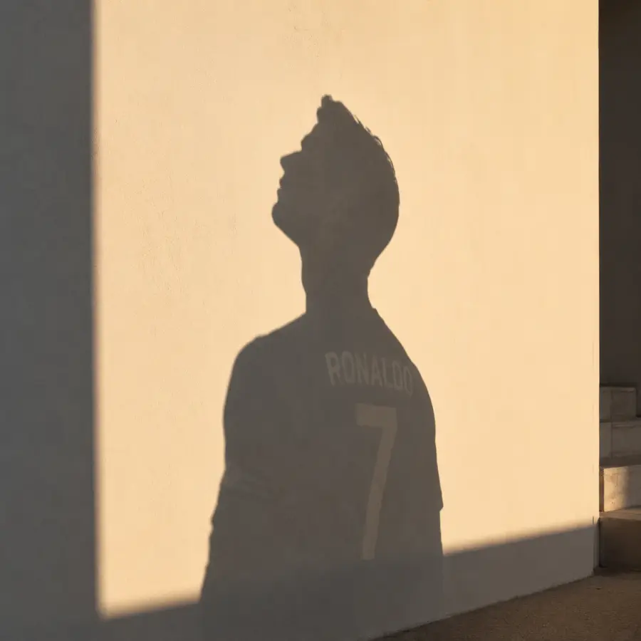 Cristiano Ronaldo Wall Shadow Silhouette Art — football desktop wallpaper