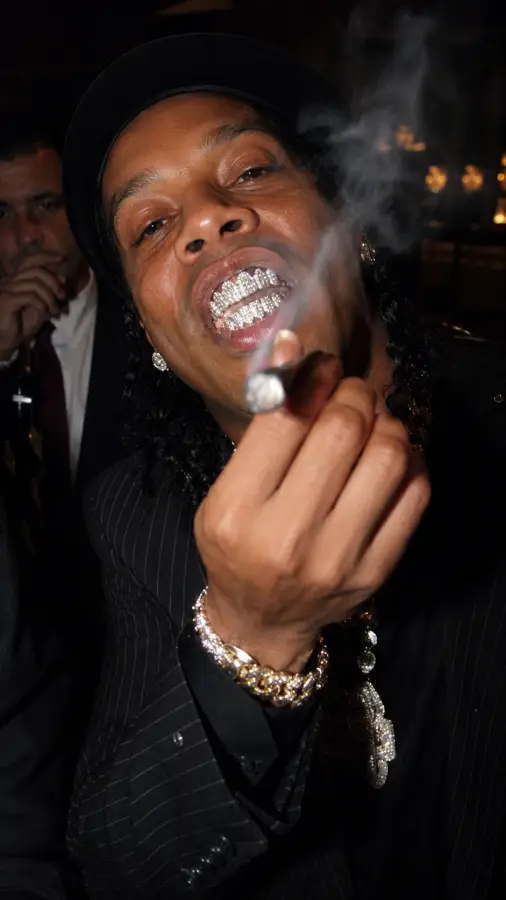 Diamond Grin And Smoke Vibes - Ronaldinho 4K wallpaper for desktop and mobile - Pixbee
