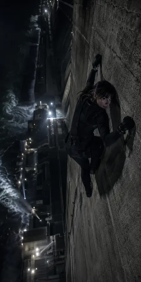 Female Agent Scaling High Wall At Night — ue5 phone wallpaper