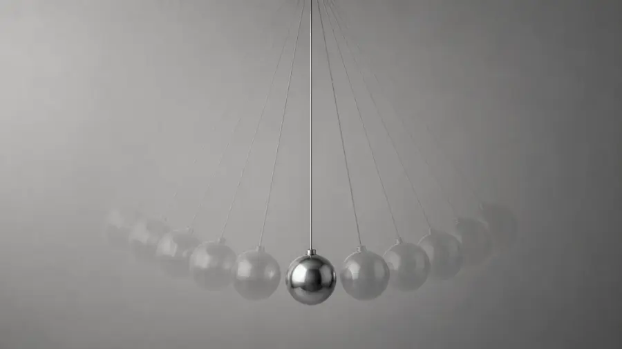 Long Exposure Motion Blur Effect on a Silver Metallic Newton's Cradle Pendulum 4K wallpaper for desktop and mobile - Pixbee